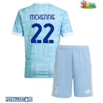 Juventus Weston McKennie #22 Bortedraktsett Barn 2025-26 Kortermet (+ Korte bukser)